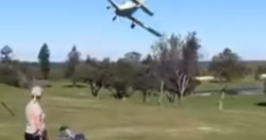 Avustralya'da hafif uçak golf sahasına indi: 2 yaralı