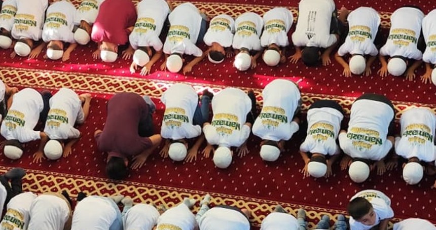 Kozluk'ta minik yürekler namazla buluştu