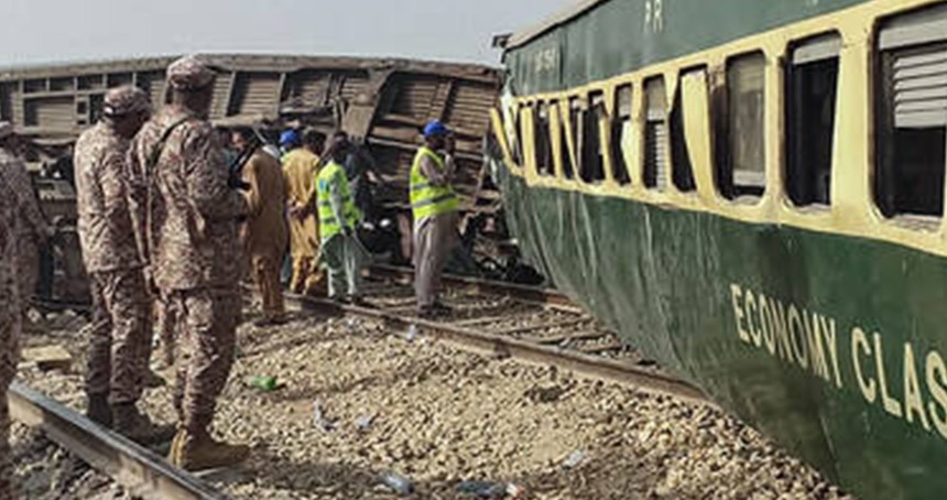 Pakistan'da tren kazası: 1 ölü, 24 yaralı