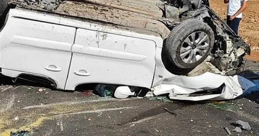 Siirt’te otomobil kepçeyle çarpıştı: 2’si çocuk 6 yaralı