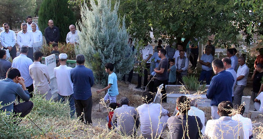 Dava adamı merhum Fesih Güler Hoca kabri başında yad edildi