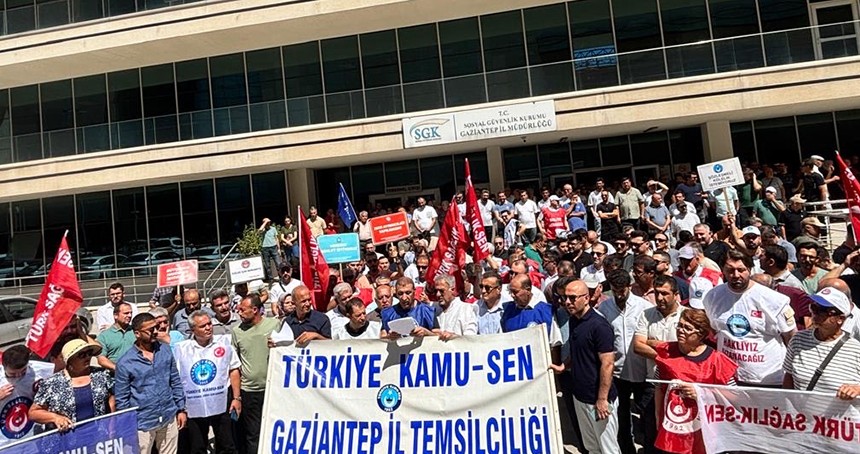 Gaziantep'te Türkiye Kamu-Sen iş bırakma eylemi düzenledi