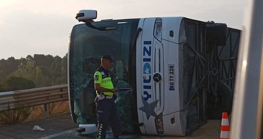 Kuzey Marmara Otoyolu'nda yolcu otobüsü devrildi: 3 ölü, 20 yaralı