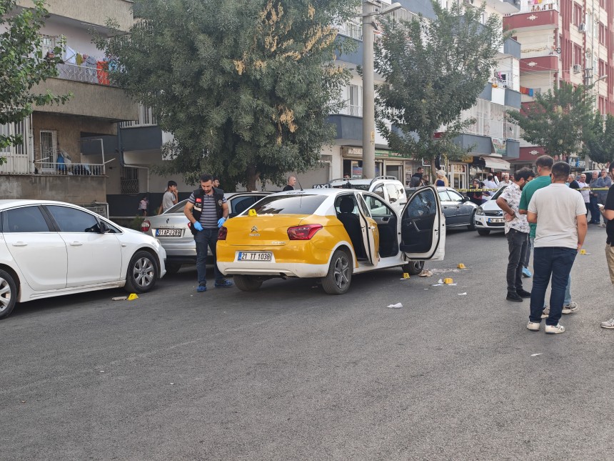 Taksideki karısını silahla yaraladıktan sonra canına kıymaya kalkıştı!