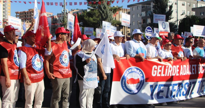 Zam teklifini yetersiz bulan memurlar iş bırakma eylemine başladı
