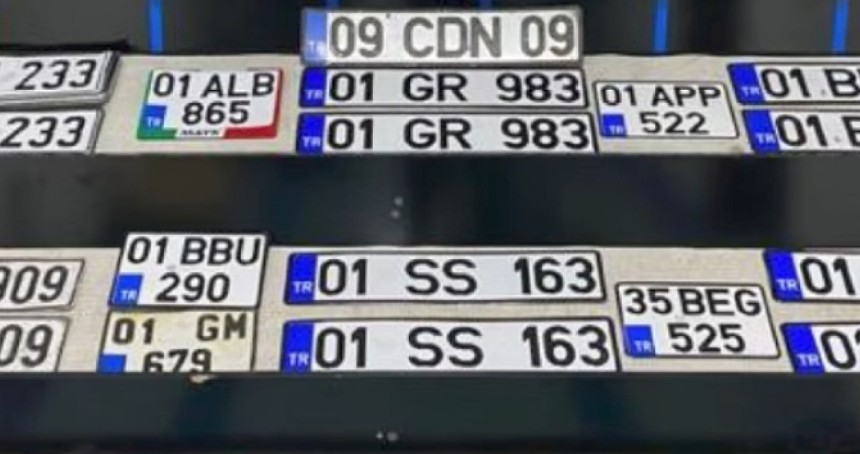 Adana'da oto yıkamacıya operasyon: 27 sahte plaka ele geçirildi