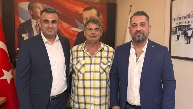 İki Meclis Üyesi AK Parti'ye geçti