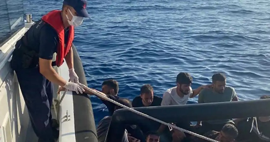 Muğla açıklarında 38 düzensiz göçmen yakalandı