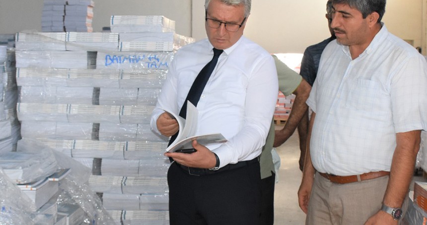 Ders kitapları okullara ulaştırılıyor