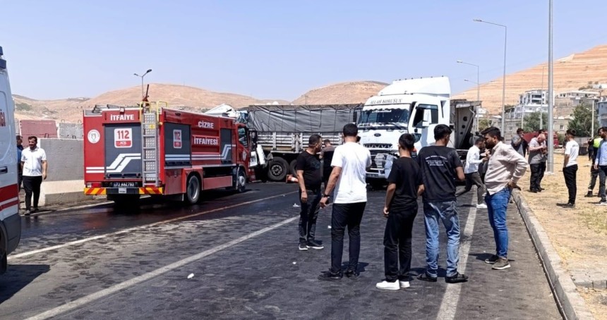 Şırnak’ta iki tırın karıştığı kazada sürücülerden biri hayatını kaybetti