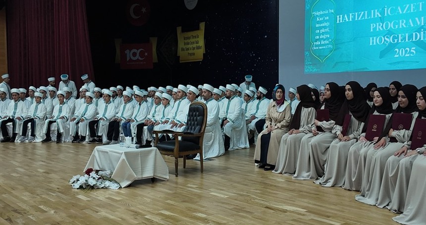 Ağrı'da 117 hafız icazetini törenle aldı