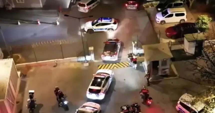 İstanbul'da gece denetimi: Onlarca kişi ve araç kontrol edildi