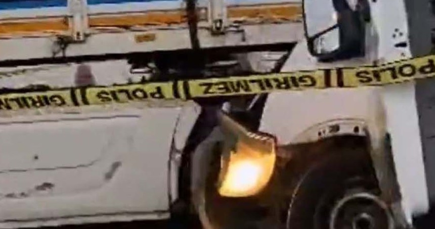Öğrenci minibüsü tıra çarptı: 2 ölü, 10 yaralı