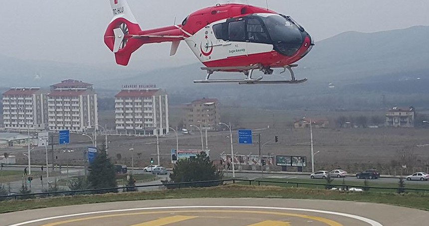 Ambulans helikopter yaşlı hasta için havalandı