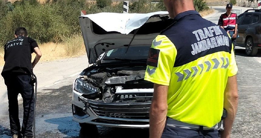 Malatya'da otomobil ile çapa motoru çarpıştı: 1'ağır 3 yaralı