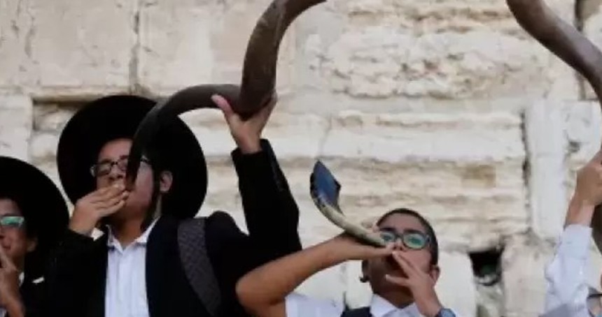 Mescid-i Aksa'da tehlikeli provokasyon: Yahudiler şofar üfledi
