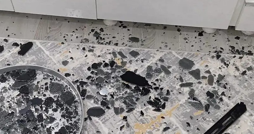 Mutfakta bulunan fırın aniden patladı