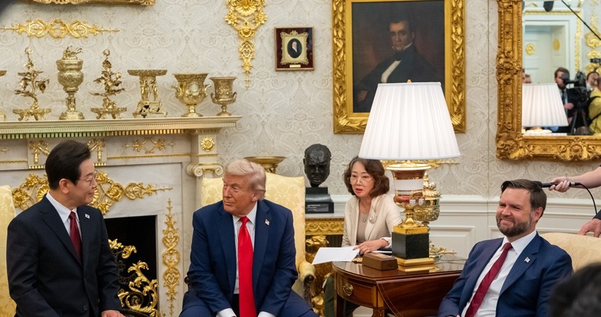 "Barış" ödülünü isteyen Trump, Savunma Bakanlığının ismini "Savaş" koymak istiyor!