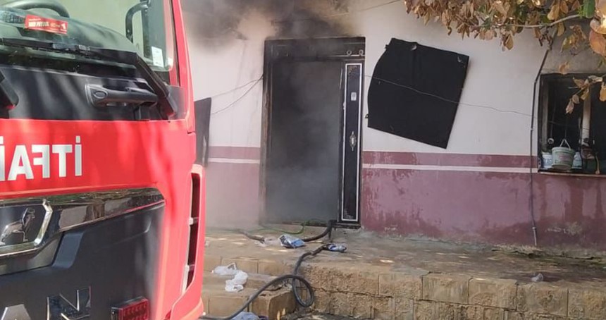 Şanlıurfa'da ev yangını itfaiye ekiplerince söndürüldü