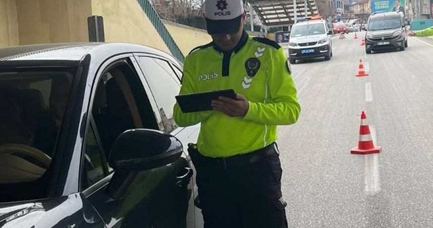 Bursa'da yüzlerce araç denetlendi, 4 kişi gözaltına alındı