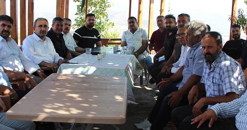 HÜDA PAR Başkan Vekili Şahzade Demir Nurdağı'nda depremzedelerle bir araya geldi