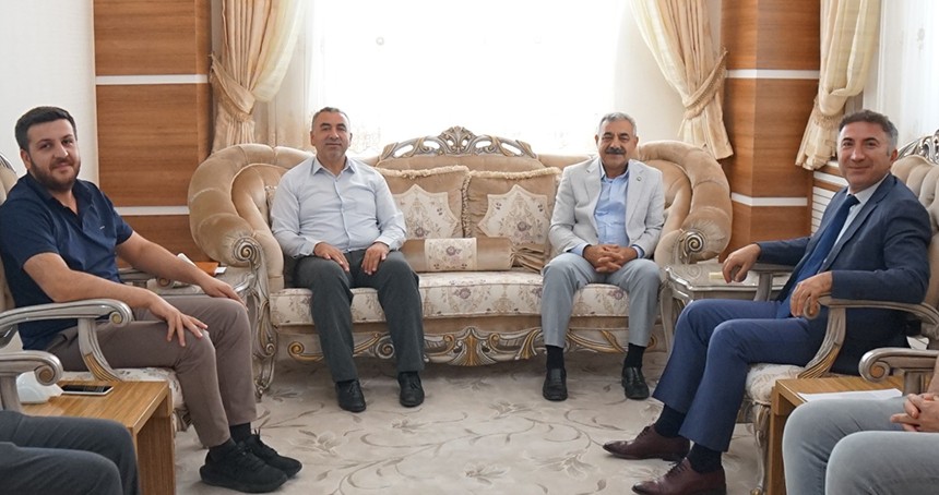 HÜDA PAR Batman İl Başkanı Şahin, Batman Üniversitesi Rektörü Prof. Dr. İdris Demir'i ziyaret etti