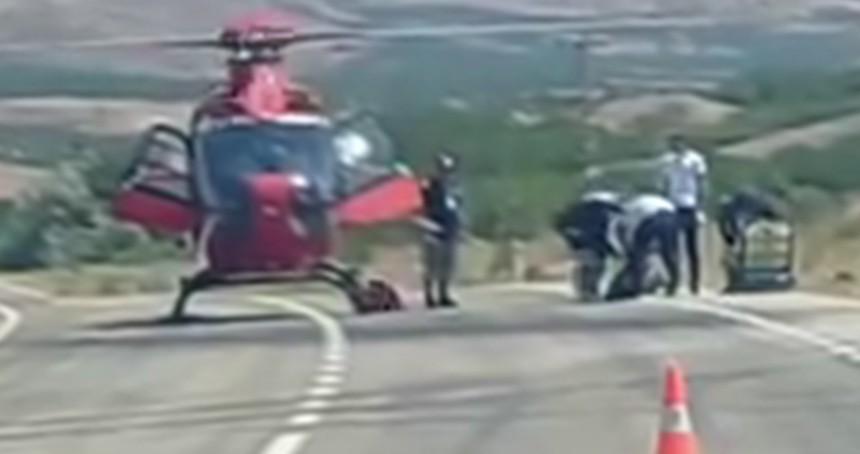 Malatya'da helikopter ambulans hasta almak için kara yoluna indi