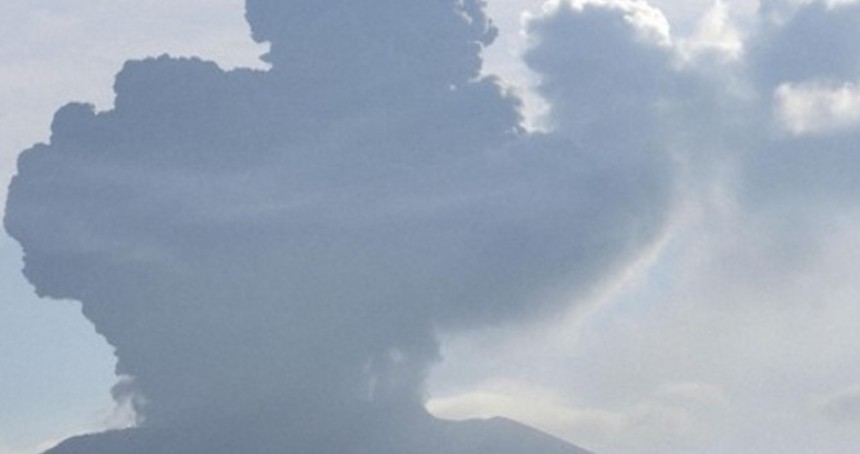 Japonya'da yanardağ patladı