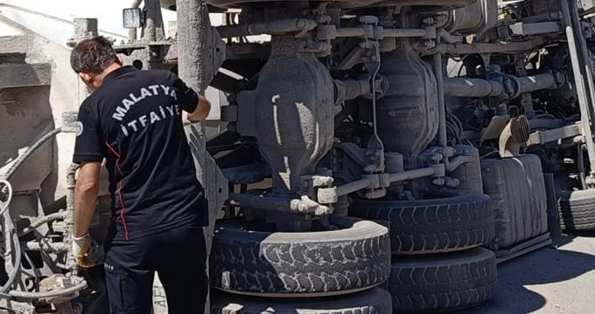 Malatya'da beton mikseri devrildi: 1 yaralı