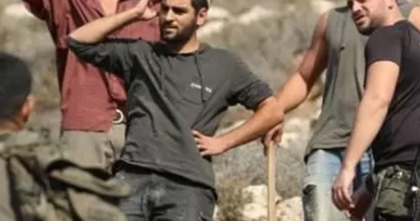 Yahudi çeteler Kfar Malik ve Tayibe'yi hedef aldı: Bir kişi yaralandı, yüzlerce hayvan çalındı