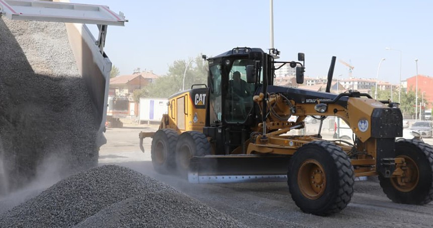 Battalgazi Belediyesi inşaatları biten rezerv alanların yollarını yeniliyor