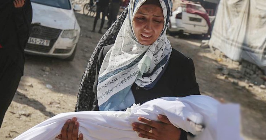 Siyonist rejim Gazze'ye saldırdı: Aralarında yardım bekleyenlerin de olduğu 30 şehit