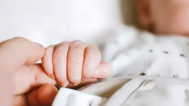 Akılalmaz olay! Arkadaşının bebeğini kaçırmaya çalıştı