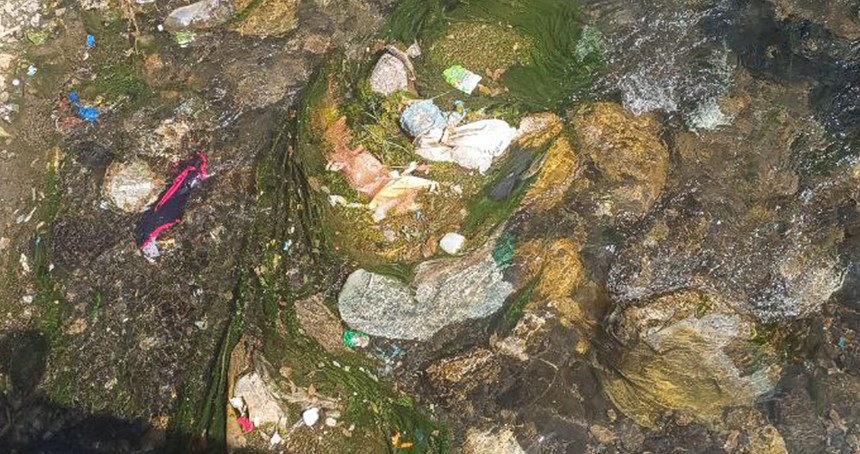 Beytüşşebap köylerinde toplanmayan çöpler dereleri kirletiyor