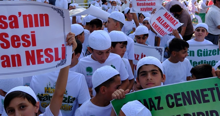 "Hayat Namazla Güzeldir" etkinliğine katılan çocuklar Gazzeli akranlarını unutmadı