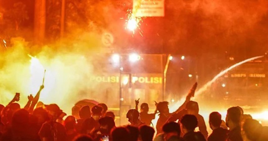 Endonezya'da protestolara yol açan milletvekili ödenekleri iptal edildi 