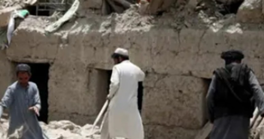 Afganistan'daki depremde ölü sayısı 622'yi geçti