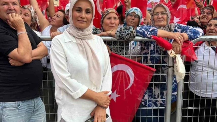 CHP'li Kadın Kolları Başkanı istifa etti