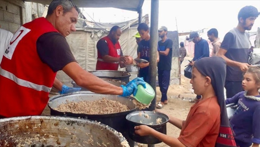 Gazze'de yürürlüğe giren ateşkes sonrası Türk Kızılayın yardımları sürüyor