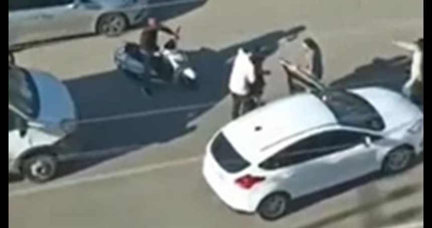 Kaza Sonrası Yol Verme Tartışması Kavgaya Dönüştü