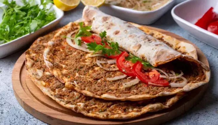 Lahmacun Tarifi: Malzemeler ve Yapımı