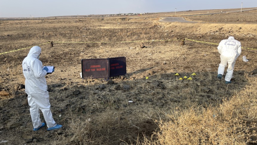 Yol kenarında erkek cesedi bulundu