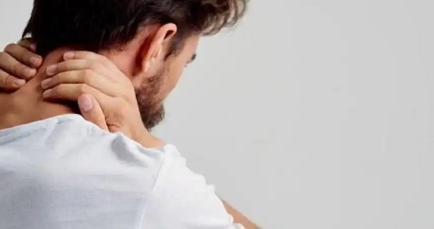 Eğitimsiz ellerden gelen felç tehlikesi: ‘Boyun kütletme’ ciddi sorunlara neden olabilir!