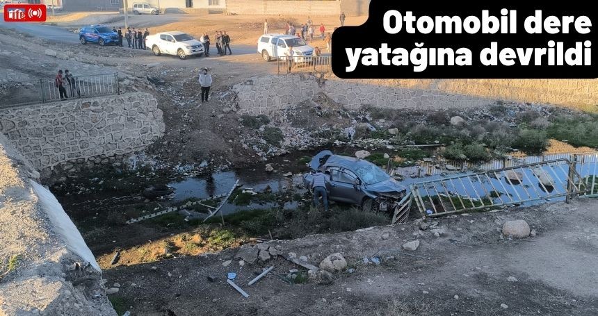 Mardin'de otomobil dere yatağına devrildi, yaralılar var