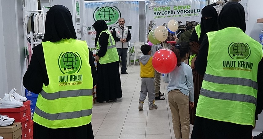 Şanlıurfa Umut Kervan’ından binlerce çocuğa kışlık giyim desteği