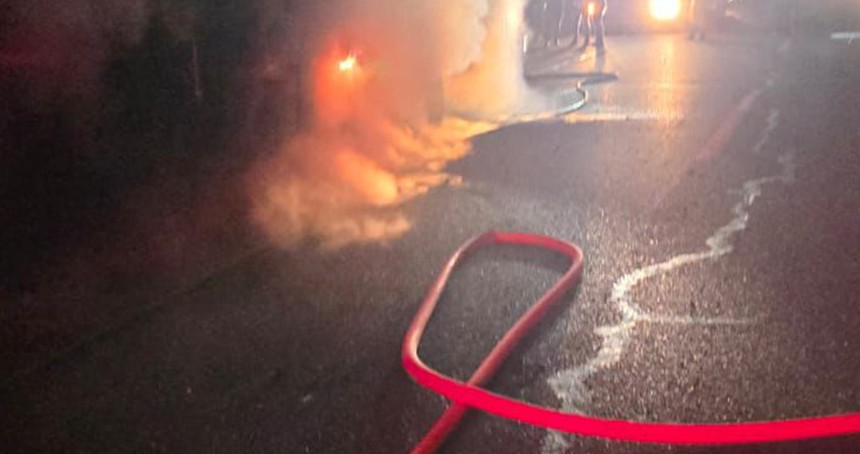 Şanlıurfa'da salça yüklü tır yangında küle döndü