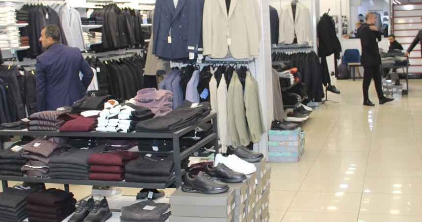 Giyimci esnafı soğuk hava bekleyişinde: Kış gelmedi, satışlar durdu