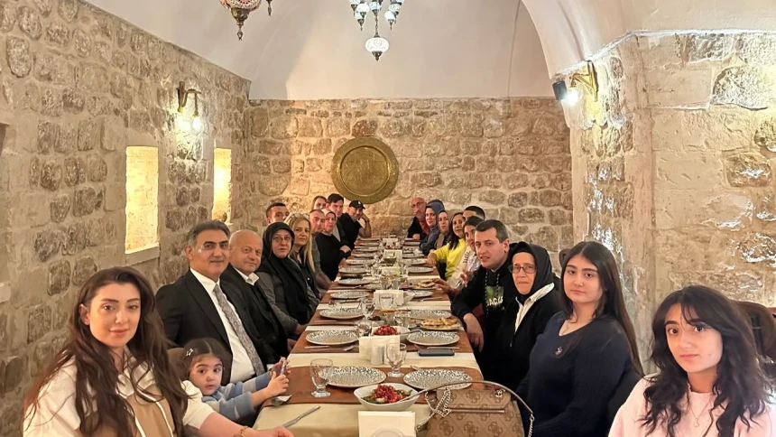 Çelik, Trabzon'un özel çocuklarını yemekte ağırladı