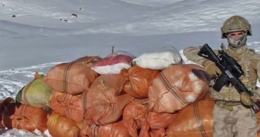 Hakkâri ve Ağrı’da 1 tonun üzerinde uyuşturucu ele geçirildi