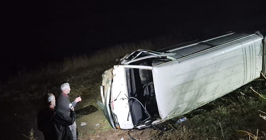 Yanan evi için aracıyla yola çıkan şahıs kaza yaptı: 2 yaralı